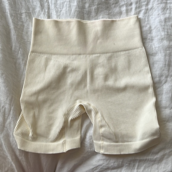 Womens ribbed tank and short set size small, ivory color - Picture 5 of 5